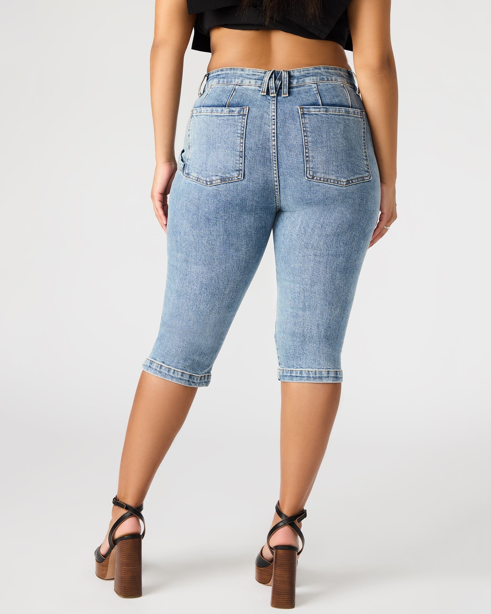 SKINNY DELRAY DENIM CAPRI PANT